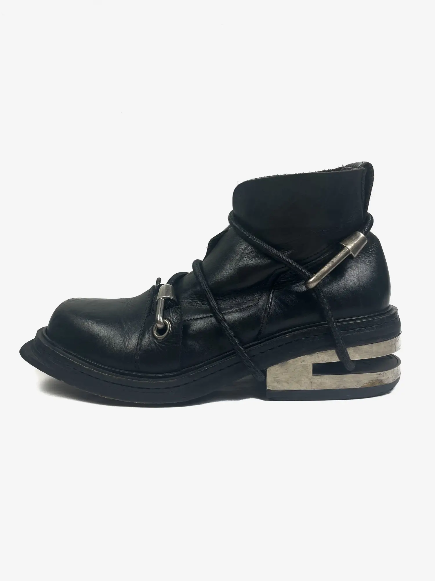 steel heel bungee cord boots